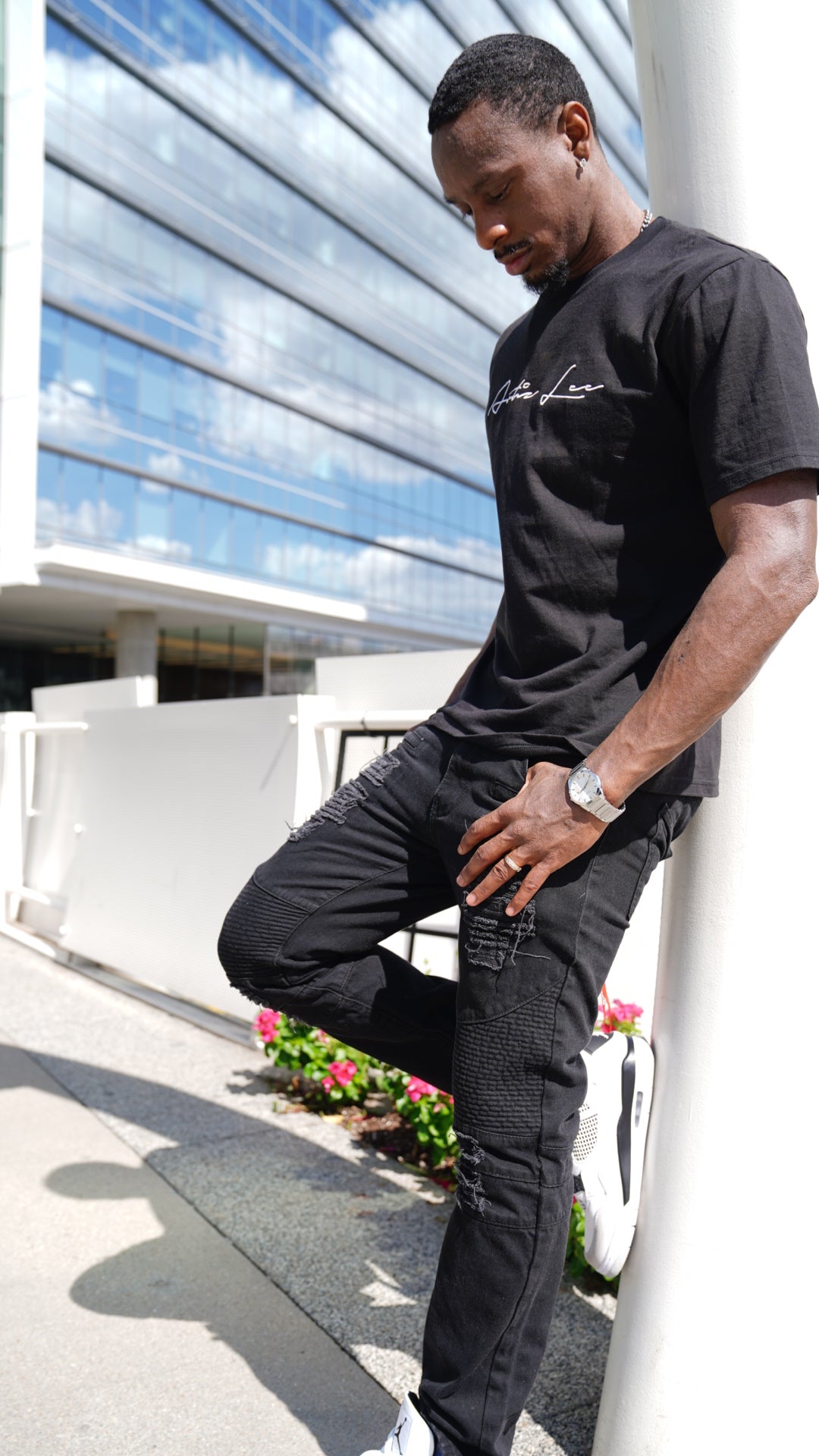 Artiz Lee Signature T-Shirt